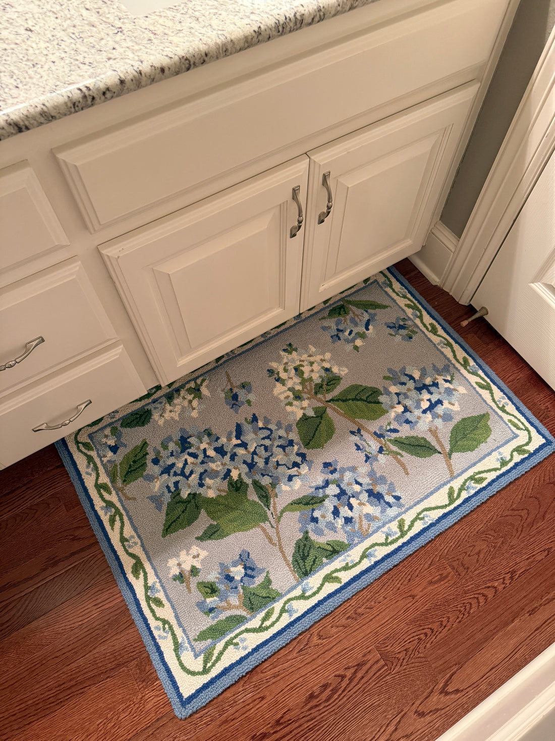 Blue hydrangea hand hooked accent rug