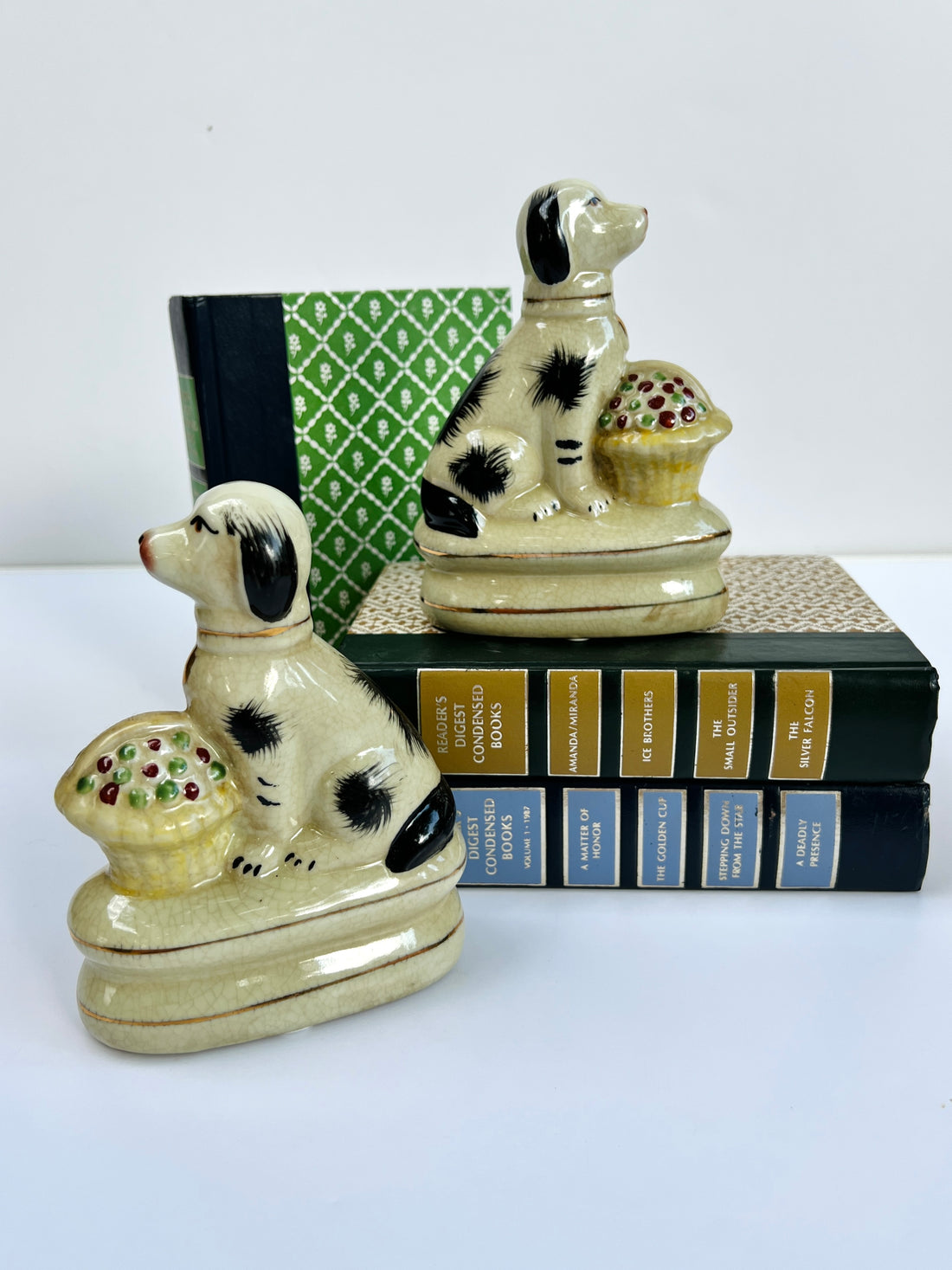 Staffordshire dog set with flower baskets, black