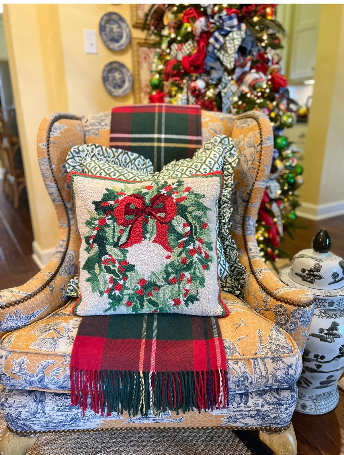 Holiday wreath with bow hand hooked pillow
