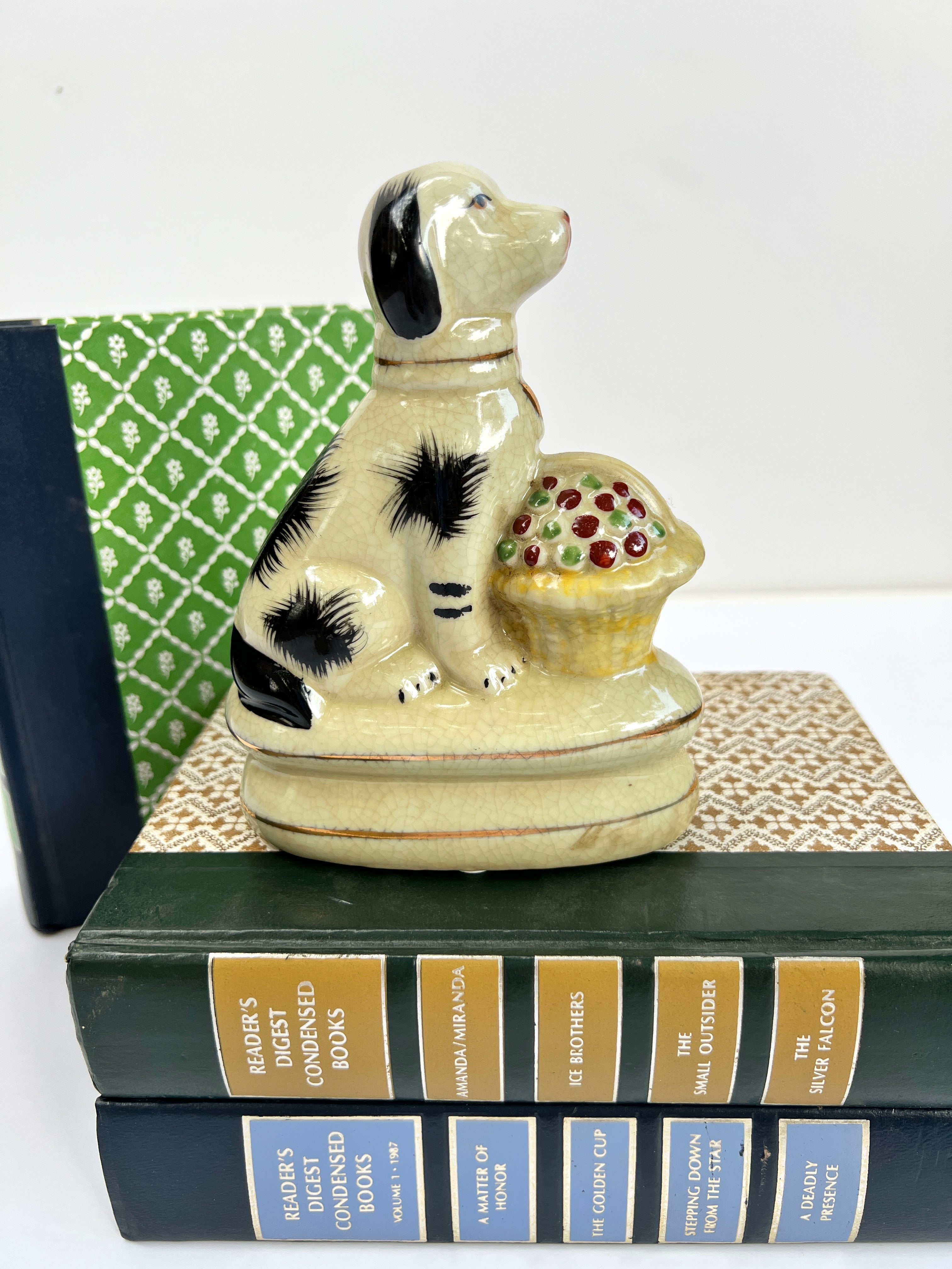 Staffordshire dog set with flower baskets, black