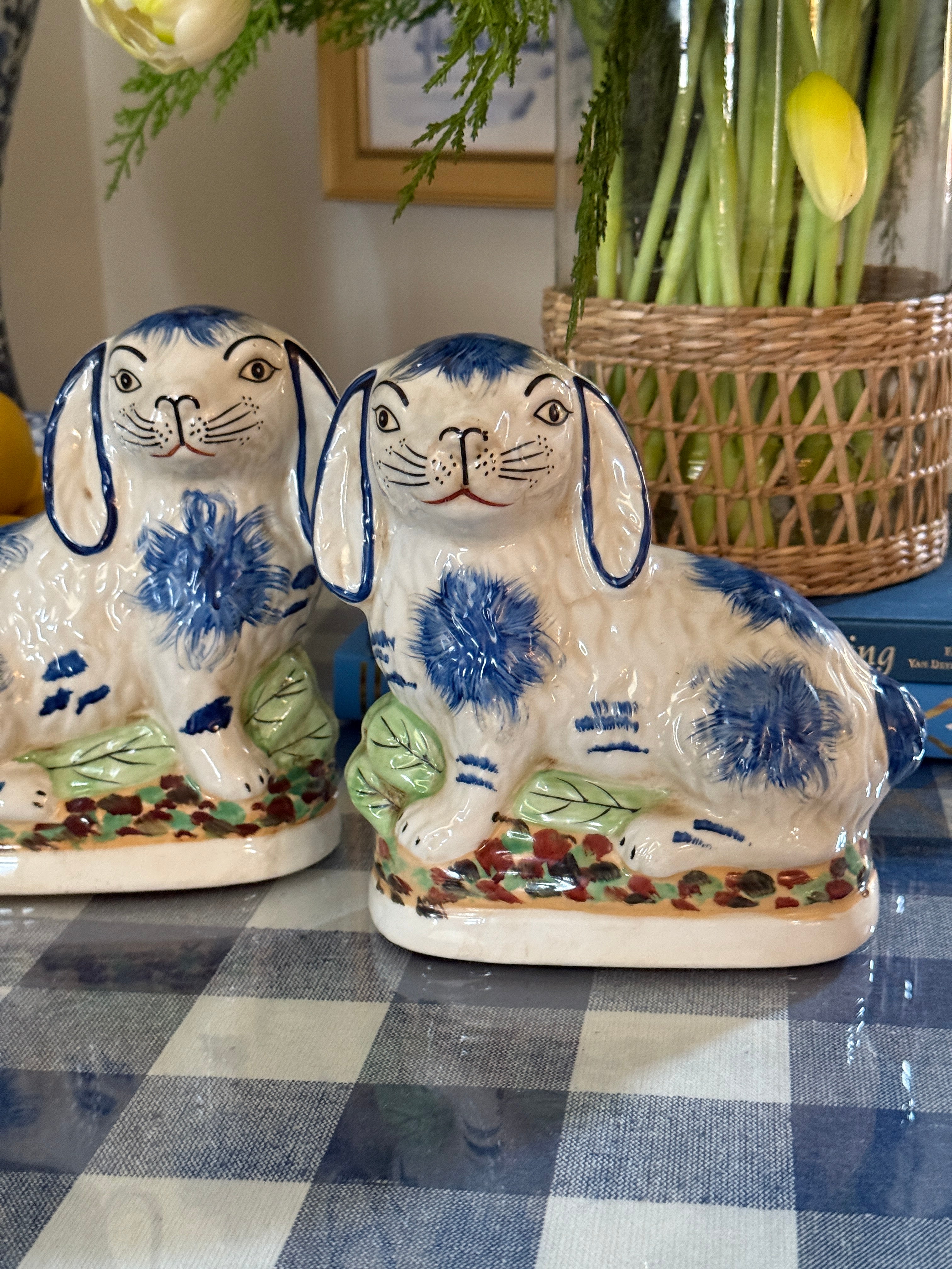 Staffordshire bunny pair blue 6.5”