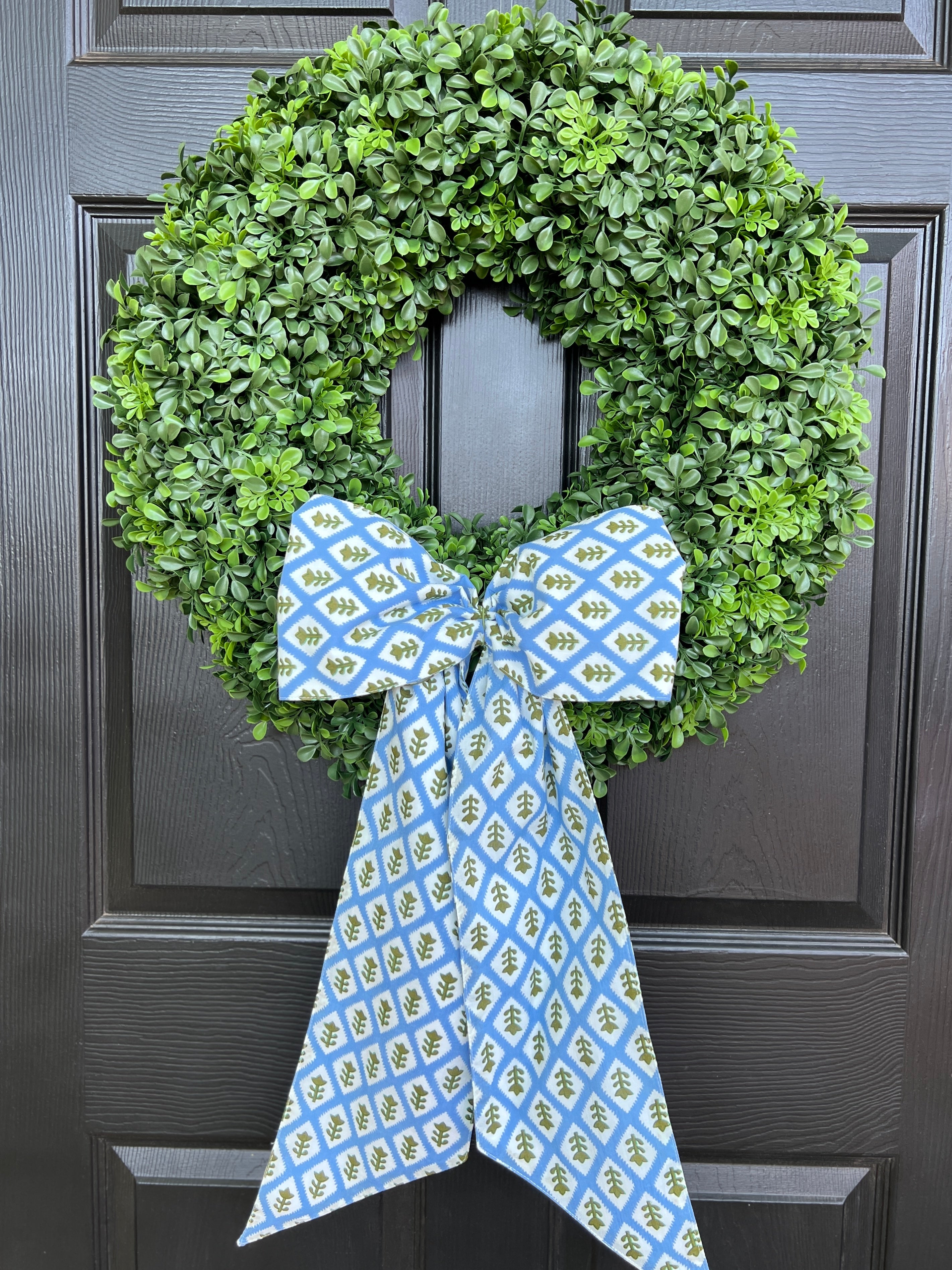 Faux boxwood wreath 22”