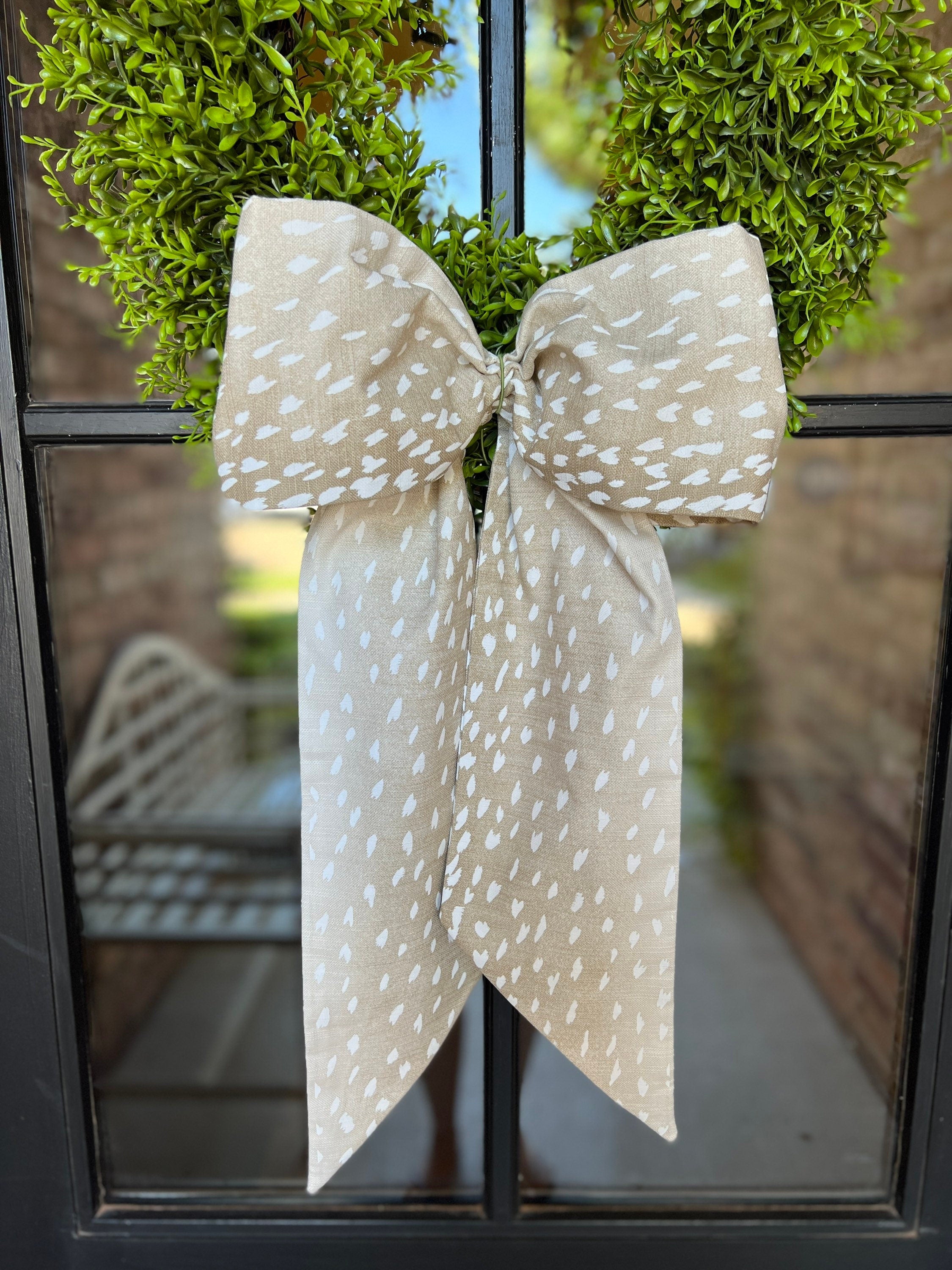 Antelope wreath sash beige and white