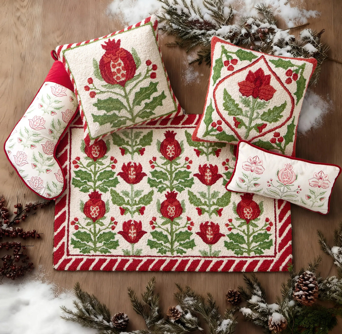 Holiday Mughal hand hooked accent rug