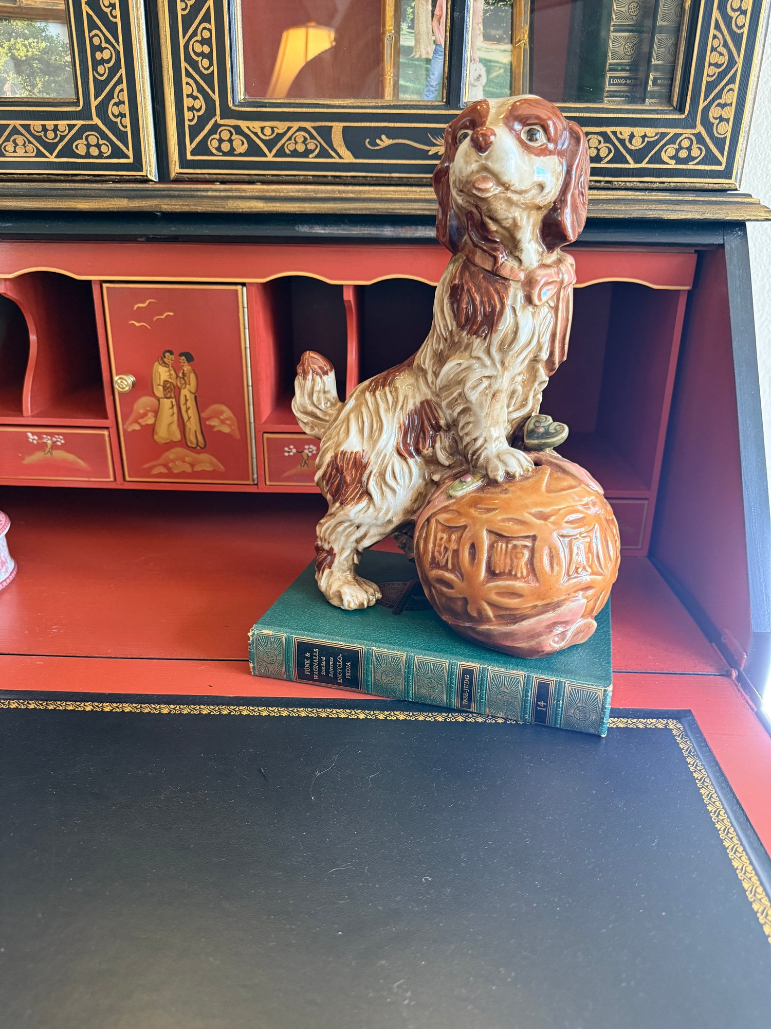 Staffordshire style King Charles Spaniel figurine