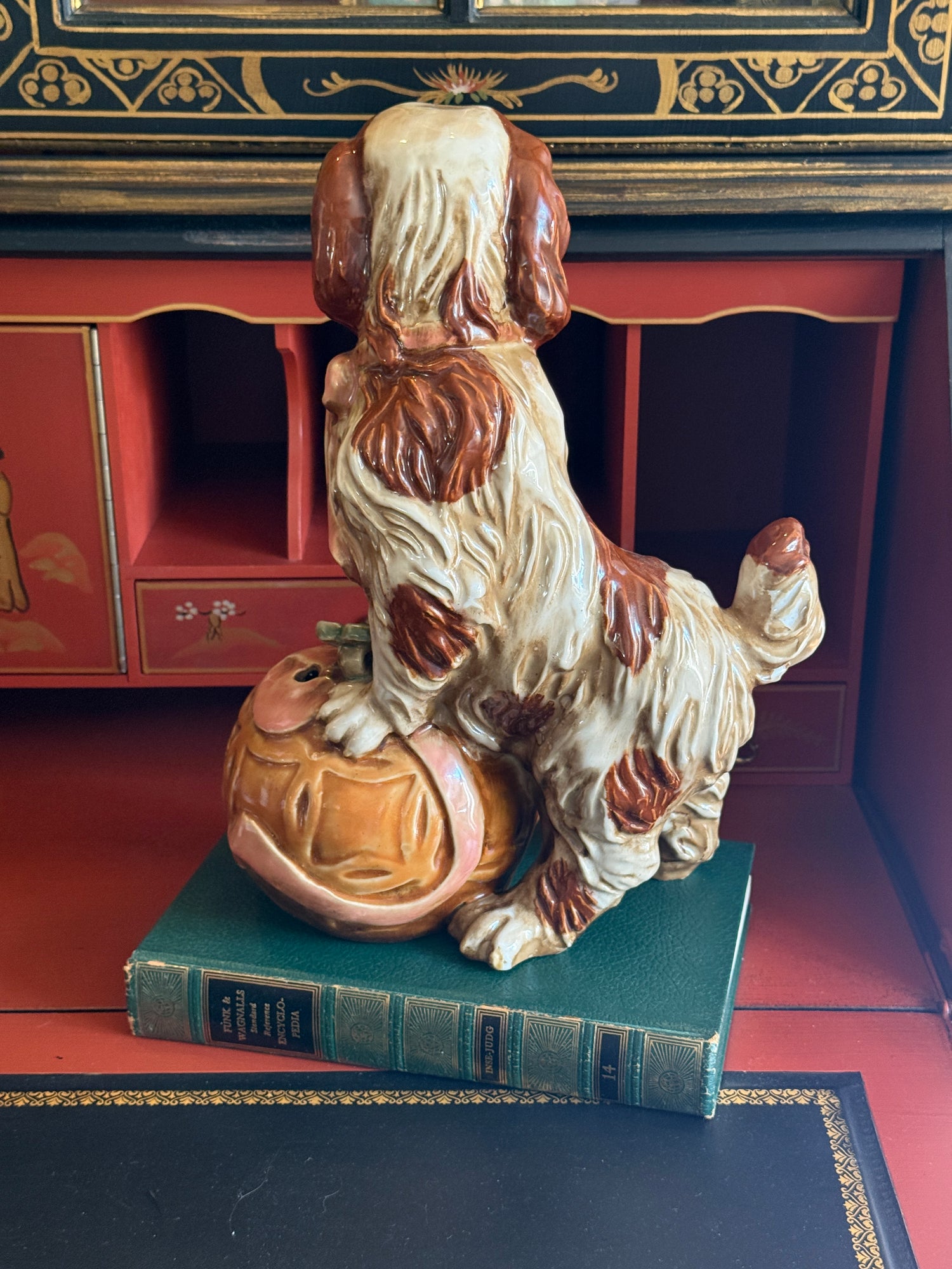 Staffordshire style King Charles Spaniel figurine