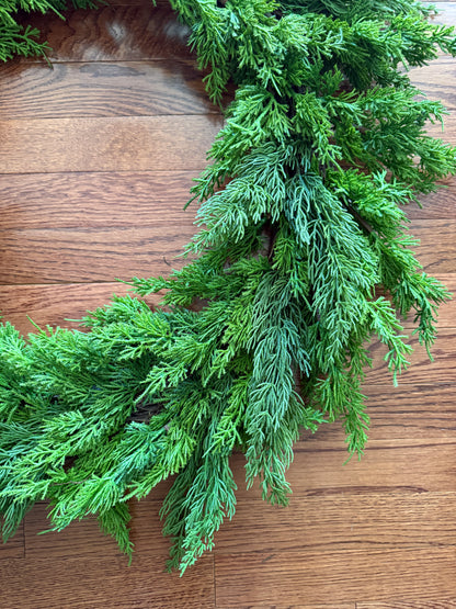 28” fresh green cedar wreath