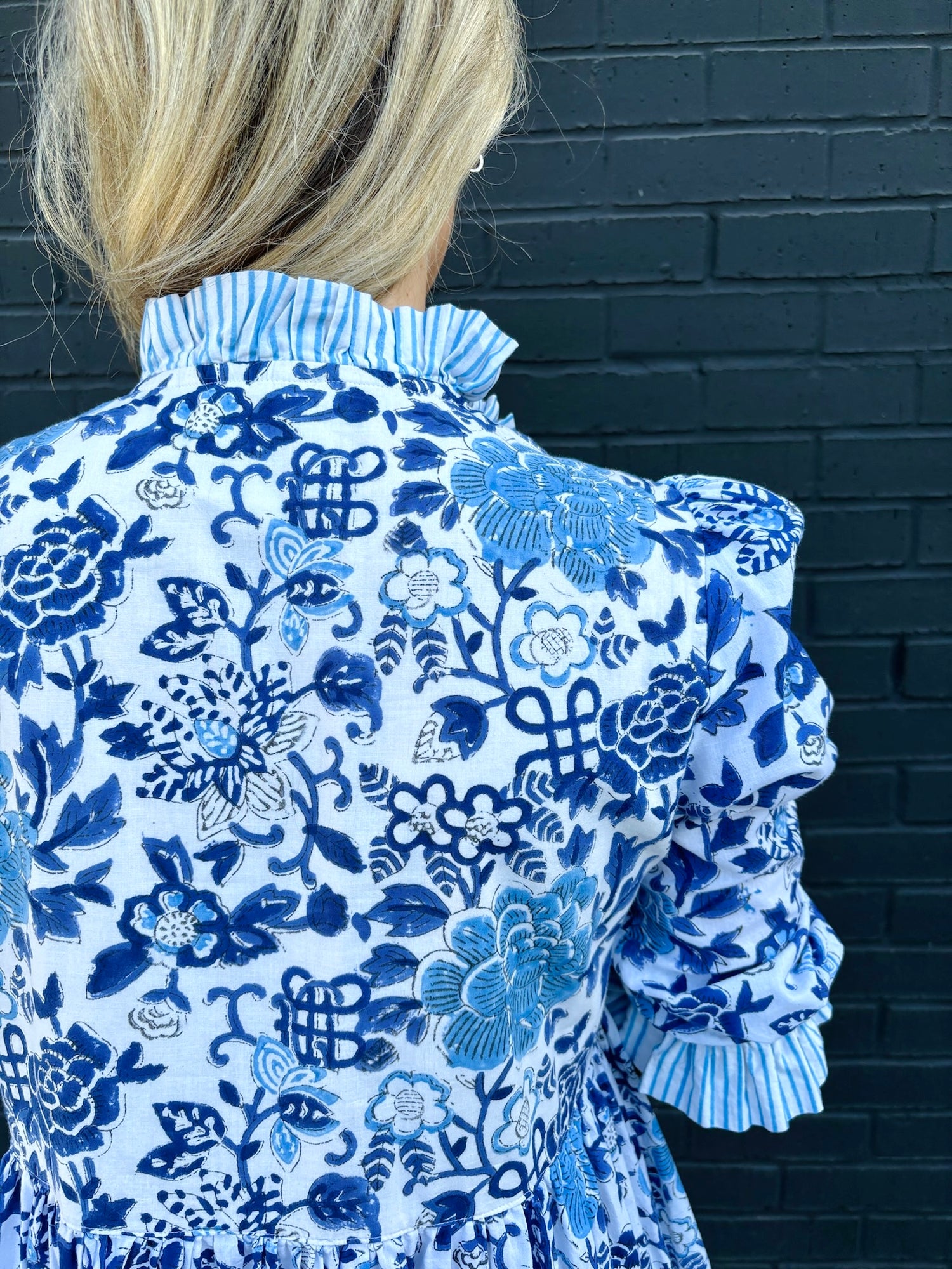 The Anndee short dress in blue and white porcelain block print Grace Harris Collection The Anndee short dress in blue and white porcelain block print Grace Harris Collection