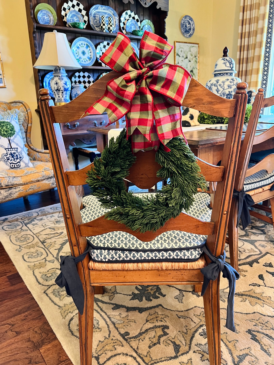 Here's a little wreath sash tying tutorial for those of you who have been  asking! 🎀🎀 Find our cedar and pine wreath (just marked down!) and  classic, By Grace Harris Collection