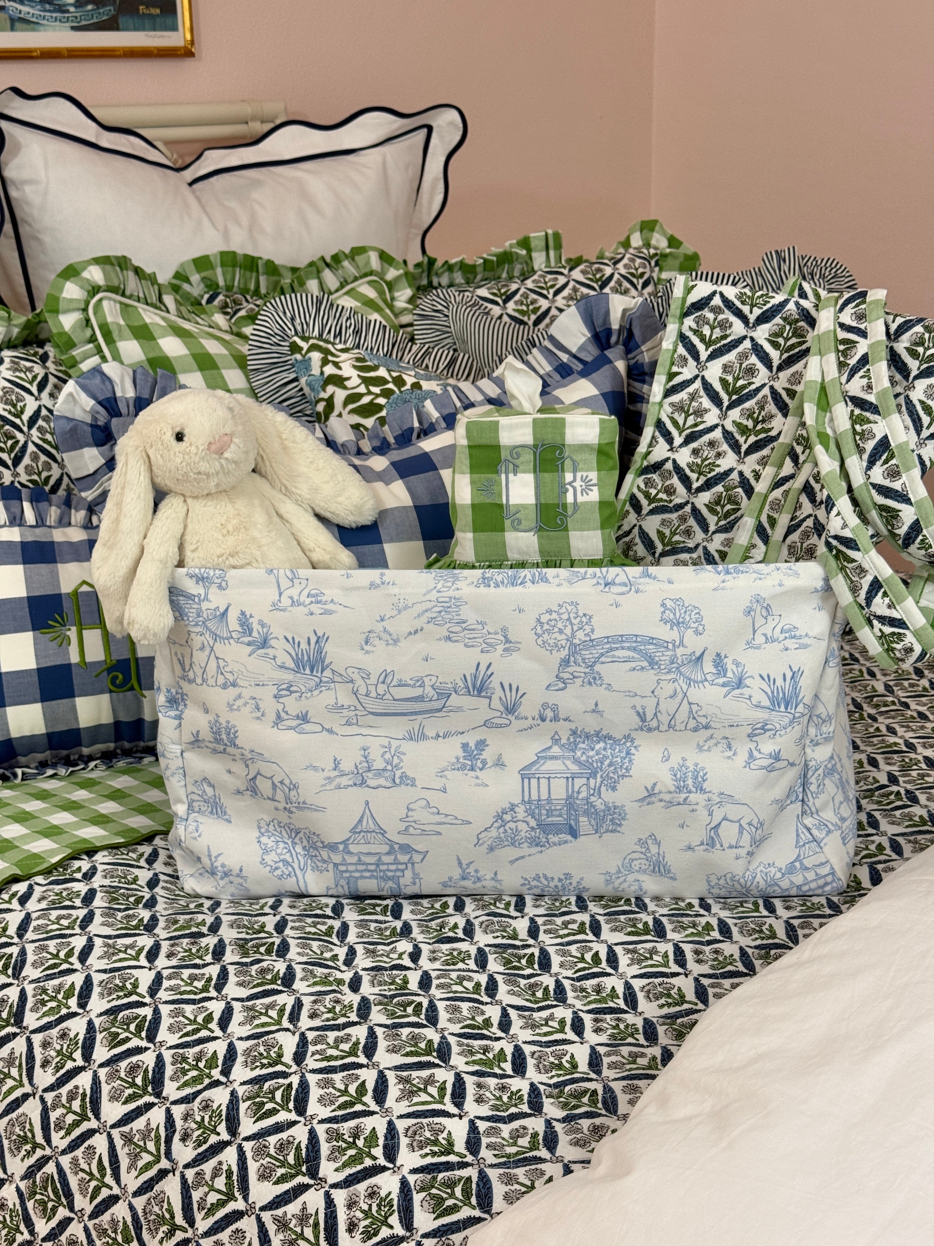Canvas collapsible tote in pink and blue toile