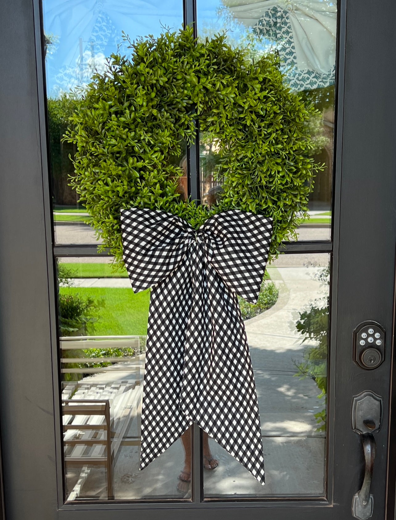 Black and cream bias check wreath sash