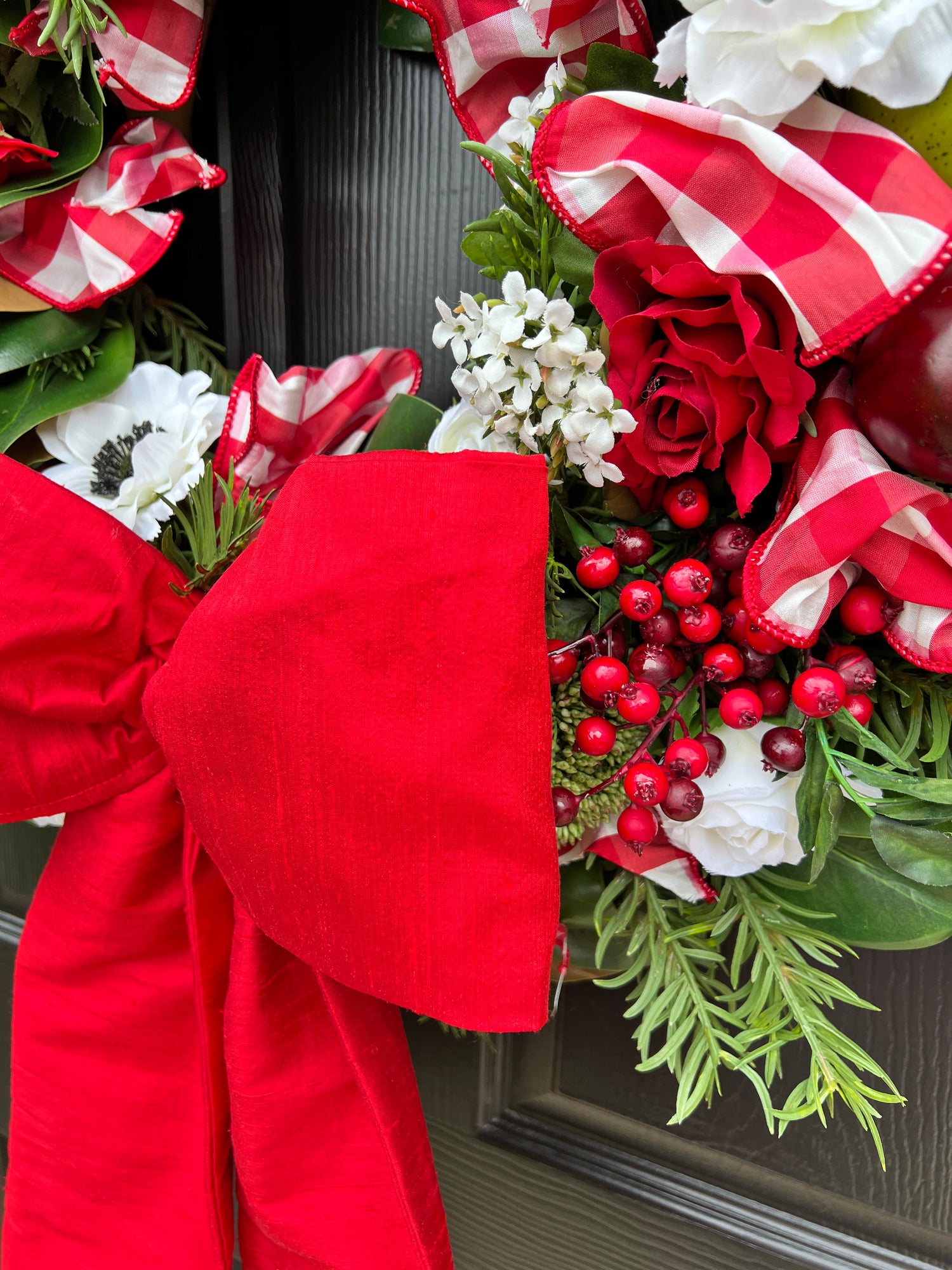 Roses and gingham holiday wreath