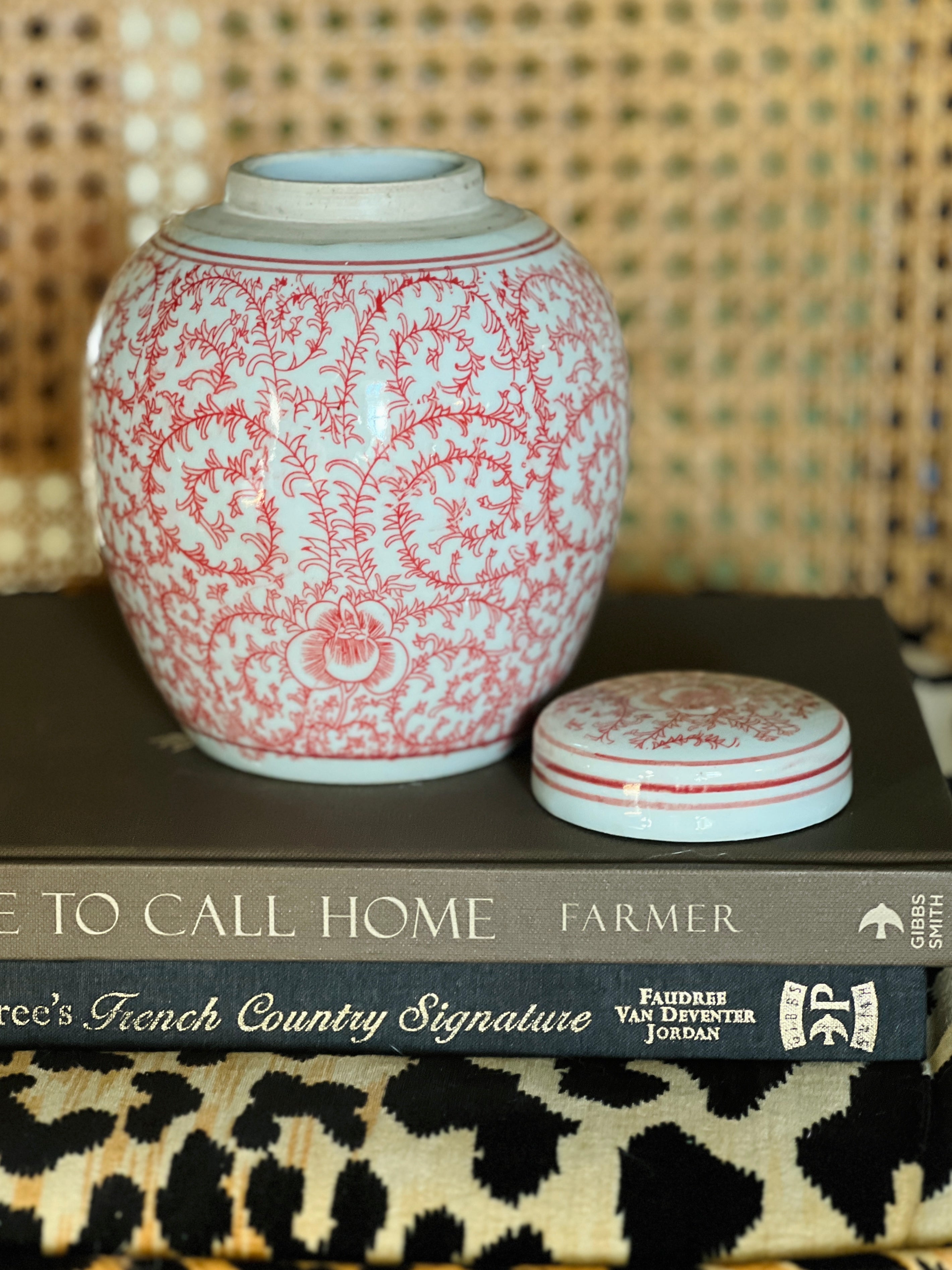 Red and white Chinoiserie scrolling peony jar