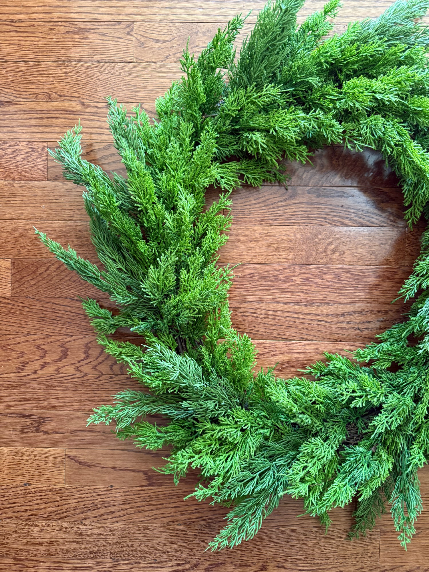 28” fresh green cedar wreath