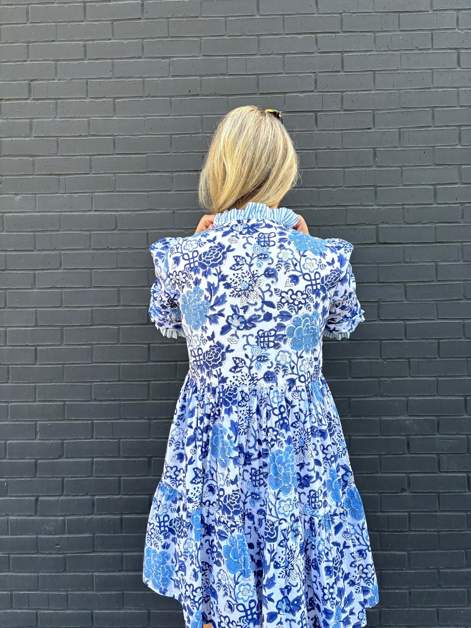 The Anndee short dress in blue and white porcelain block print Grace Harris Collection The Anndee short dress in blue and white porcelain block print Grace Harris Collection