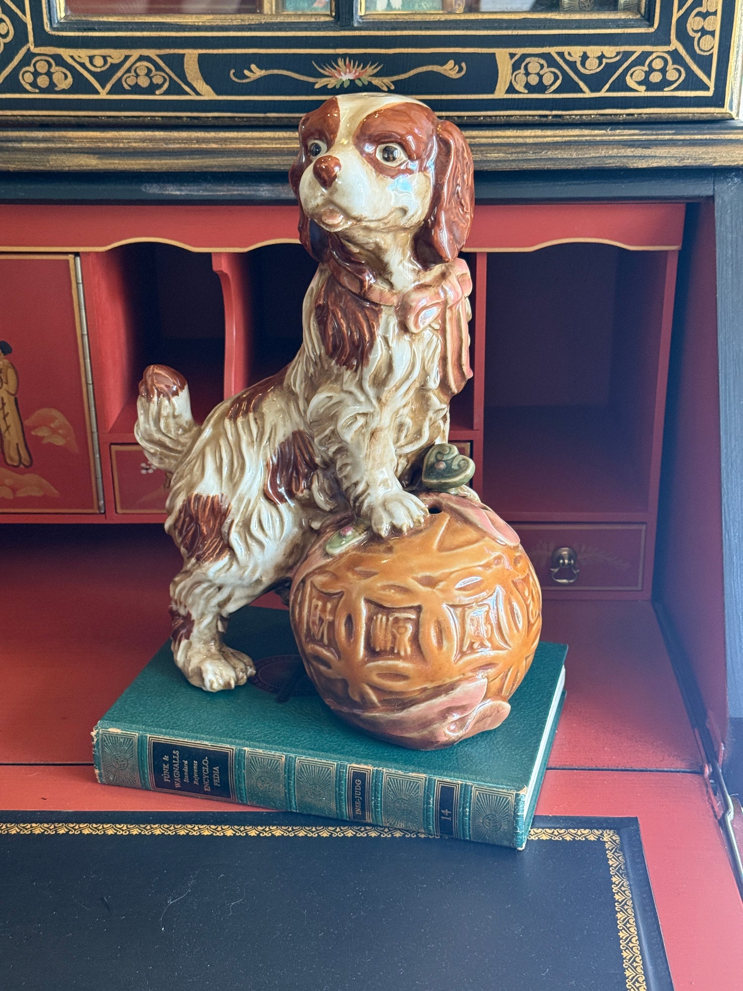 Staffordshire style King Charles Spaniel figurine