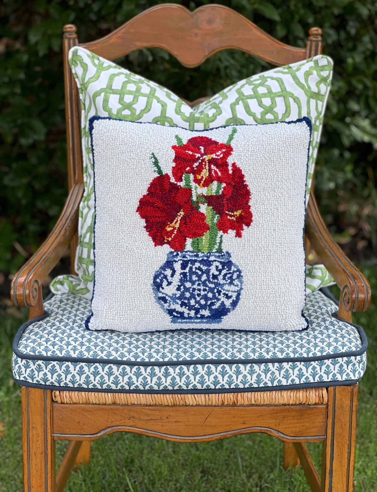 Holiday chinoiserie potted amaryllis hooked wool pillow