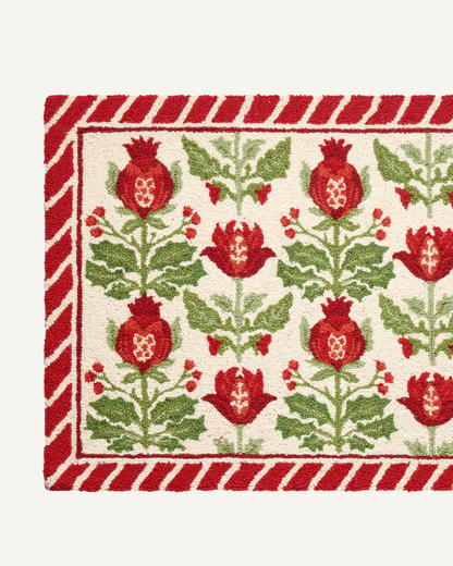 Holiday Mughal hand hooked accent rug