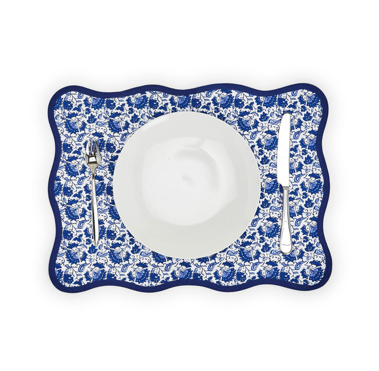 Blue and white chinoiserie placemats with scalloped edge, set of 4